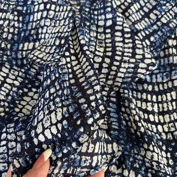 Daisy Fuentes Blue, and White Patterned Sleeveless Top - Picture 3 of 9